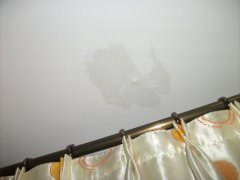 <b>屋顶漏水点怎么找？教你几招轻松解决</b>
