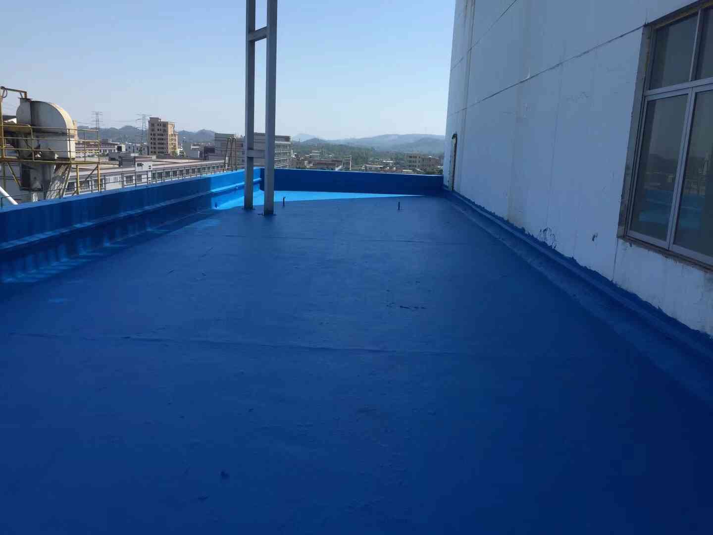 <b>露台防水用卷材好还是用防水涂料好？怎么选？</b>
